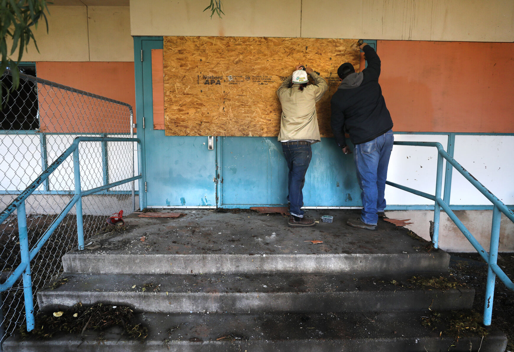 Overnight fire damages shuttered Julia Keen Elementary School